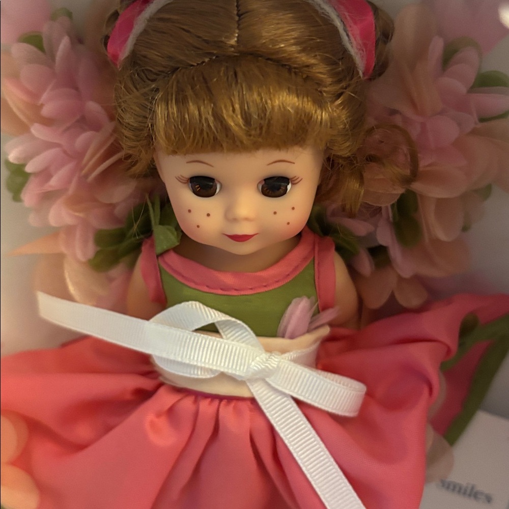 Madame Alexander Summer Smiles doll 40765 - Picture 2 of 4